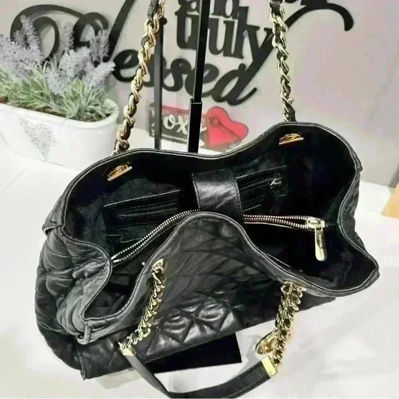 Michael kors quilted leather shoulder bag, black with gold chain and accent - Picture 5 of 5